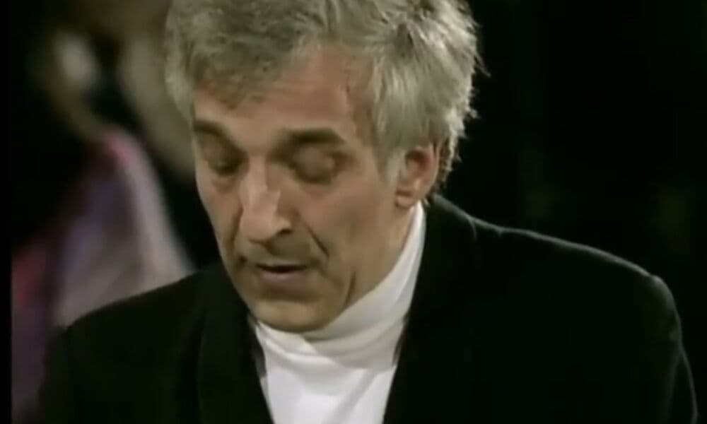 Mozart: Piano Concerto no. 12 - Vladimir Ashkenazy — Mezzo Live HD
